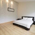 Šviesus miegamasis sublokuotame name Tauralaukyje, Klaipėdoje