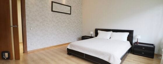 Šviesus miegamasis sublokuotame name Tauralaukyje, Klaipėdoje