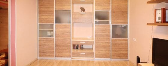 Svetainė su baldais – parduodamas 2 kambarių butas Laukininkų g. 27 Klaipėdoje