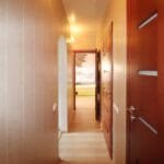 Įėjimo zona ir koridorius – parduodamas butas su buitine technika Klaipėdoje