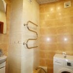 Vonios kambarys su įranga – 2 kambarių butas su baldais Klaipėdoje