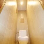 Vonios kambarys su įranga – 2 kambarių butas su baldais Klaipėdoje