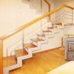 Erdvi svetainė su virtuve parduodamame sublokuotame name Klaipėdoje