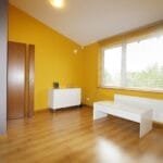 Šviesus miegamasis sublokuotame name Tauralaukyje, Klaipėdoje