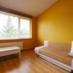 Šviesus miegamasis sublokuotame name Tauralaukyje, Klaipėdoje