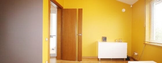 Šviesus miegamasis sublokuotame name Tauralaukyje, Klaipėdoje