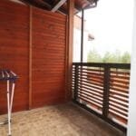 Vienas iš dviejų balkonų sublokuotame name Tauralaukyje