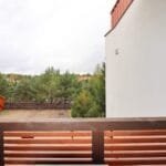 Vienas iš dviejų balkonų sublokuotame name Tauralaukyje