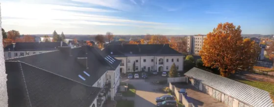 balkonas su panoraminiu vaizdu į Masčio ežerą Telšiuose