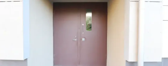 tvarkinga laiptinė renovuotame name Telšiuose