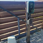 elektromobilio krovimo stotelė garaže