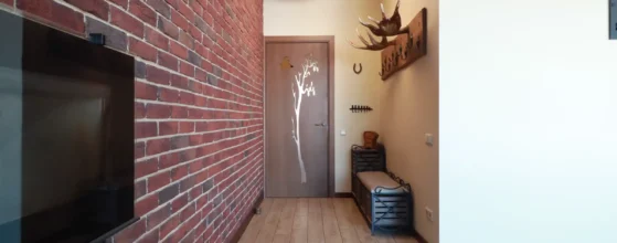 erdvi svetainė su šildomomis grindimis