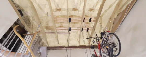 garažas su dviračių laikymo sistema