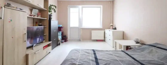 Svetainė – 3 kambarių su holu butas Kalnupės g. 2 Klaipėdoje