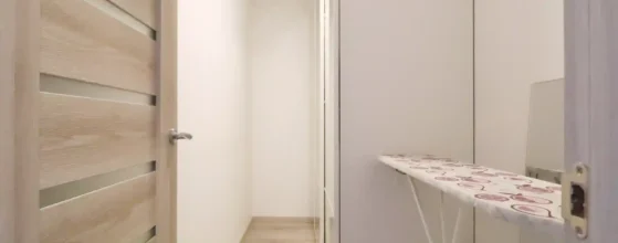 Patogi drabužinė antrame kotedžo aukšte