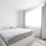 Šviesus pagrindinis miegamasis 95 m² kotedže Trušeliuose